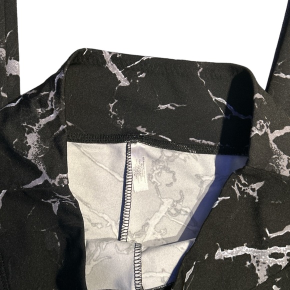 Black Marble Design Leggings - Picture 4 of 5